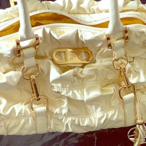 Jessica Simpson extended handbag💛💛💛